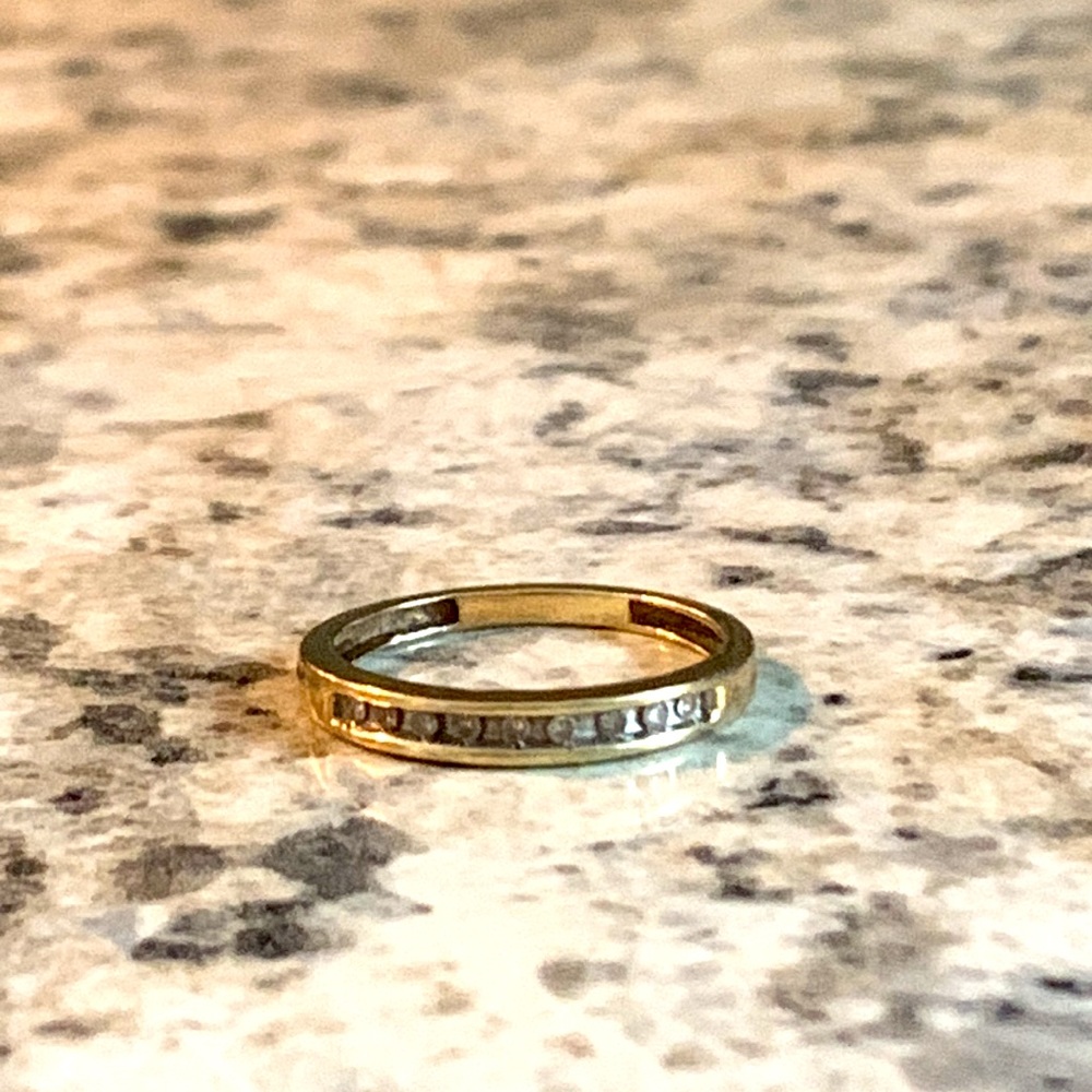 Diamond wedding band